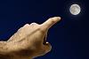 اضغط على الصورة لعرض أكبر.&nbsp;

الإسم:	finger-moon1.jpg&nbsp;
مشاهدات:	757&nbsp;
الحجم:	30.9 كيلوبايت&nbsp;
الهوية:	4630