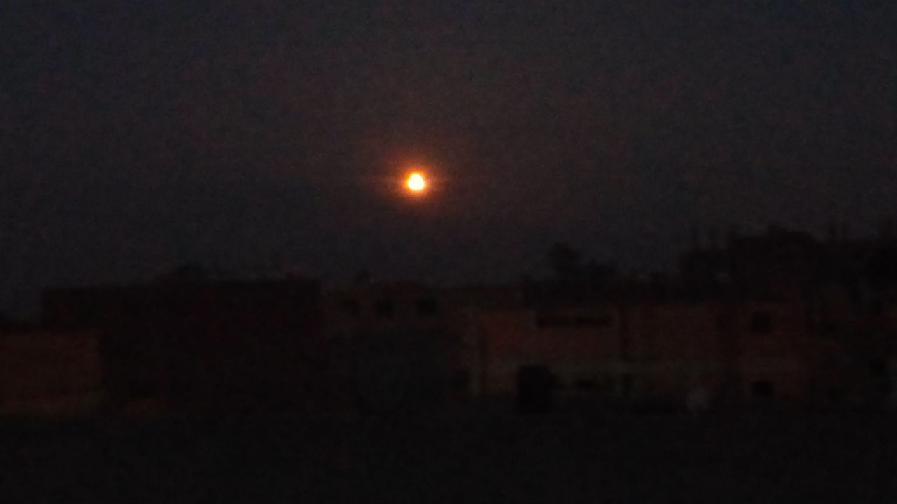 اضغط على الصورة لعرض أكبر.&nbsp;

الإسم:	قمر2.jpg&nbsp;
مشاهدات:	3762&nbsp;
الحجم:	30.9 كيلوبايت&nbsp;
الهوية:	5321